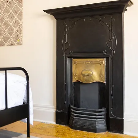 Gorgeous 4 Bed Right Beside The Meadows *