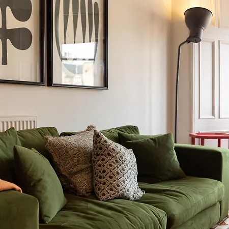 Gorgeous 4 Bed Right Beside The Meadows *