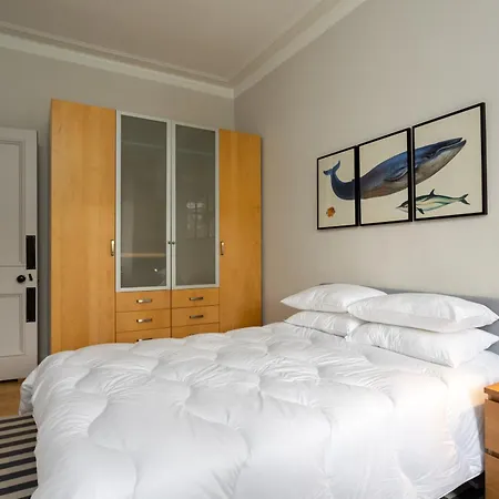 Apartment Gorgeous 4 Bed Right Beside The Meadows *