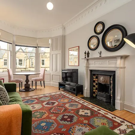 Gorgeous 4 Bed Right Beside The Meadows Apartment