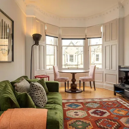 Apartment Gorgeous 4 Bed Right Beside The Meadows *