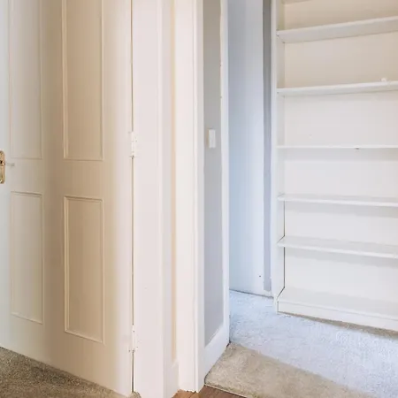 Homely 3 Bedroom In The Heart Of *