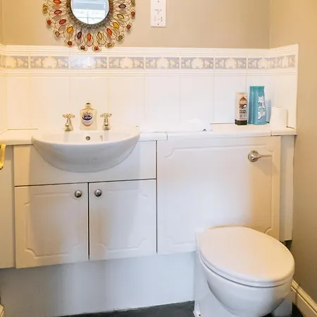 Snug & Serene 2bd Flat - Roseburn Apartment