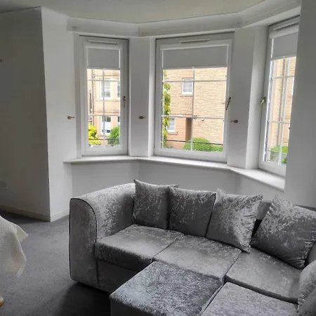 Snug & Serene 2bd Flat - Roseburn Apartment