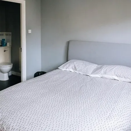 Snug & Serene 2bd Flat - Roseburn Apartment