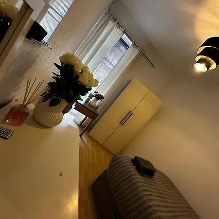 Old House In Of Old Town Apartment Edinburgh