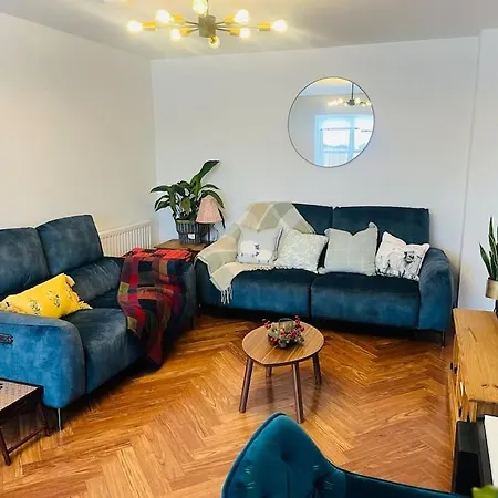 بيت للعطل Modern And Spacious With Large Garden