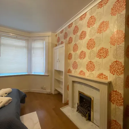 Large Bedroom Near City Centre In With Host Ubytování v soukromí Edinburgh
