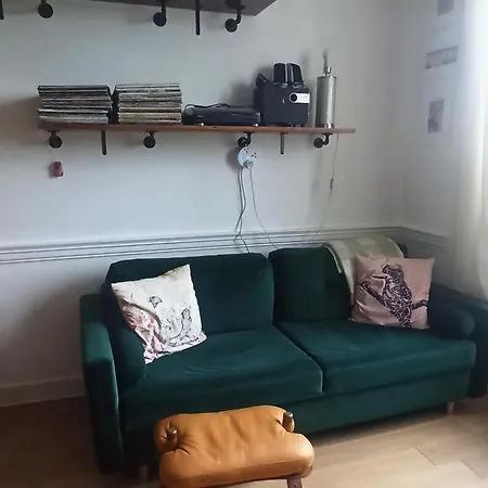 Διαμέρισμα Serene And Plant Filled One Bedroom *