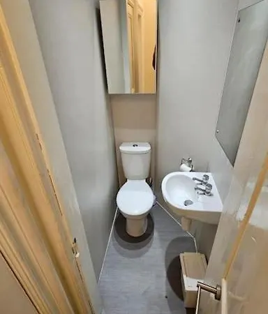 Апартаменты Lovely Sleeps 8 Close To Ctr