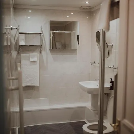 16 Pilrig Bed & Breakfast Edinburgh