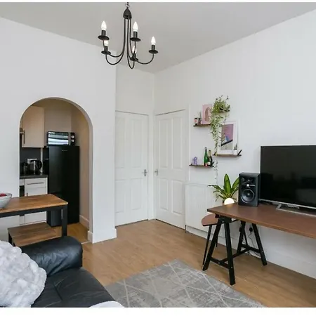Stunning Modern One Bedroom Edynburg