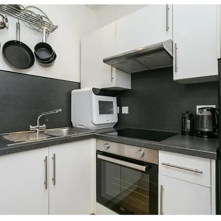 Stunning Modern One Bedroom Apartament *