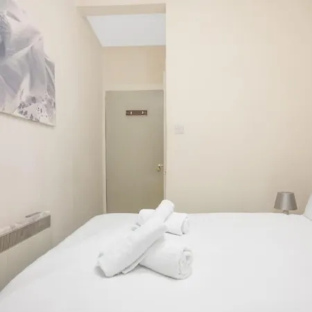 Two Bedroom Apartment-central Edinburgh-old Town-licensed شقة *