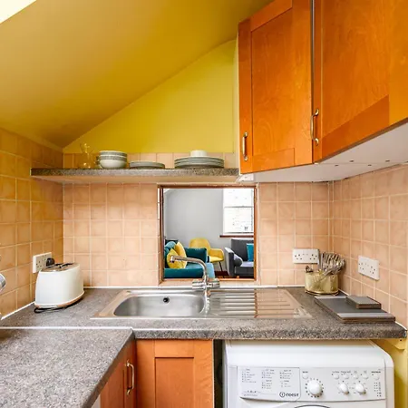 Bright - - Sleeps 10 度假居 *