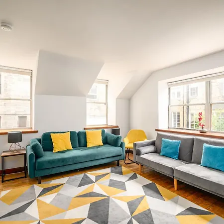 Bright - - Sleeps 10 Semesterbostad *
