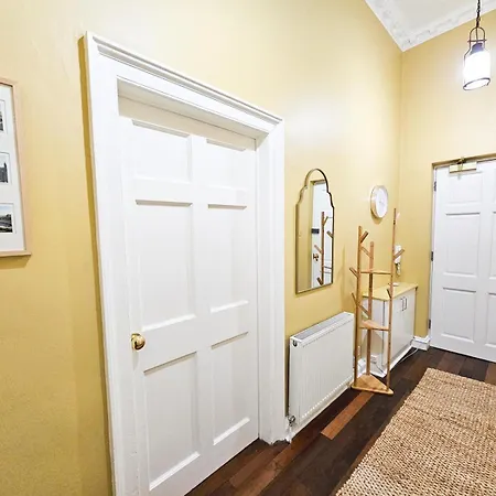 Spacious 2 Bedroom In The Heart Of New Town * Edimburgo