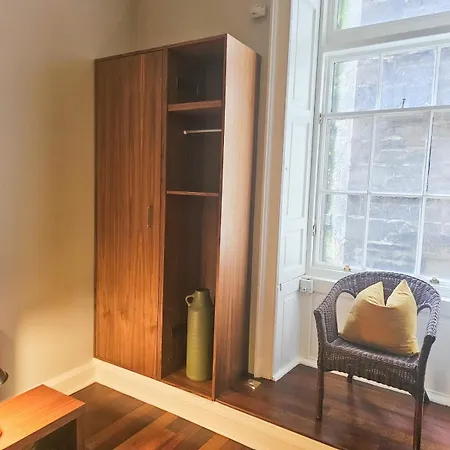 Spacious 2 Bedroom In The Heart Of New Town