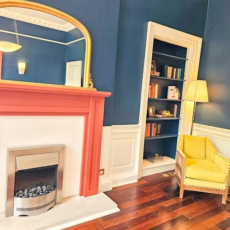 Spacious 2 Bedroom In The Heart Of New Town