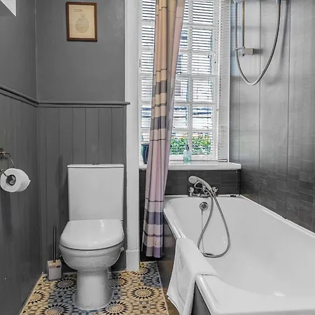 Charming In The Old Town Apartment Edinburgh