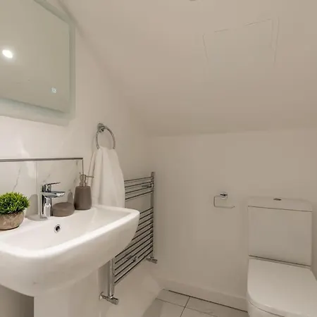 Superb Two Bedroom 2 Bathroom Morningside Appartement