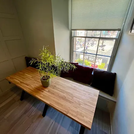 Boutique Castle View 3 Bedroom شقة
