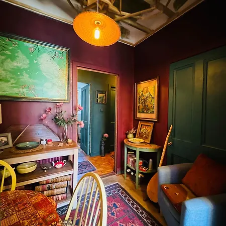 Homestay Central Deluxe Queen Edinburgh