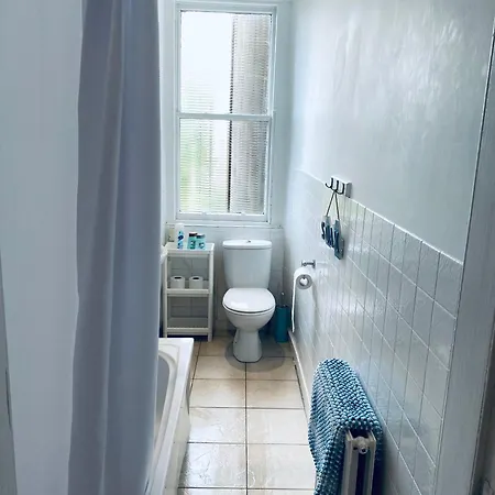 Spacious Festival Flat *