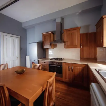 Lägenhet Comfortable And Spacious Retreat By The Meadows!