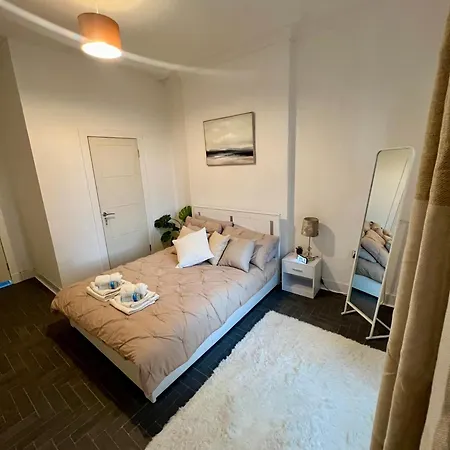 2 Bed Flat In *
