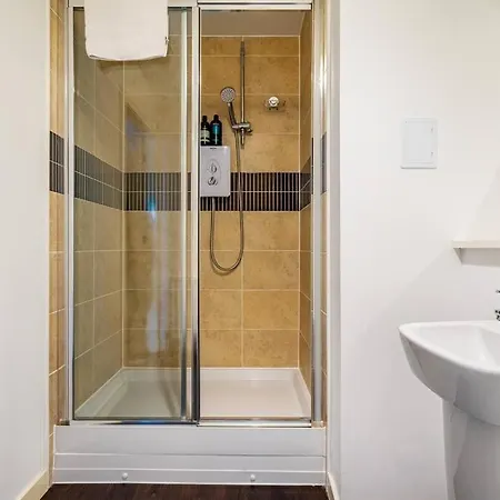 Bright, Modern 2 Bedroom House With Free Parking! Lägenhet *