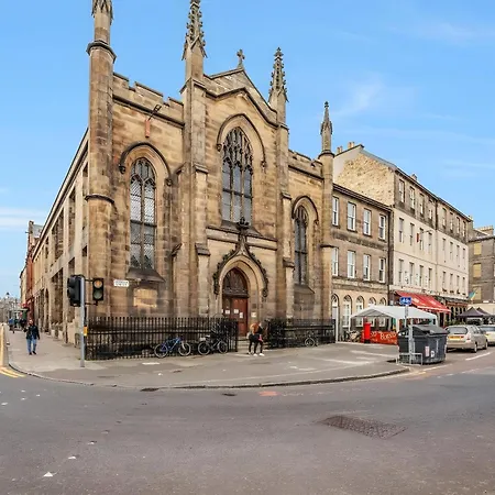 Апартаменты The Bristo *