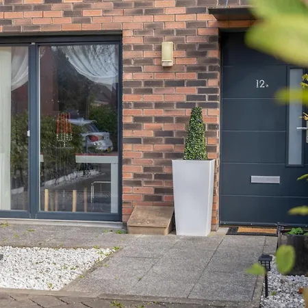 홈스테이 Cosy, Stylish Bedroom For Business And Work Travellers *