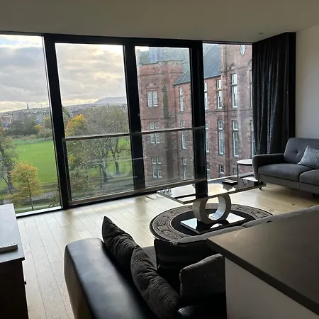 Executive Quartermile Near To Castle University With Park View Apartment