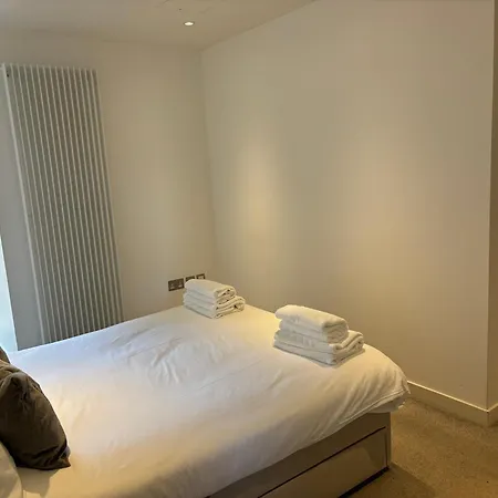Executive Quartermile Near To Castle University With Park View Edinburgh