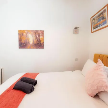 Warm & Welcoming City Centre Apt - Meadows 6! *