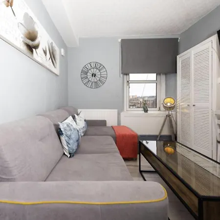 Cozy City Center Apt - Meadows 5! *
