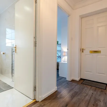 Fab Centre Flat