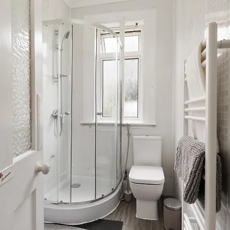 Stunning 2 Bed Free Parking *