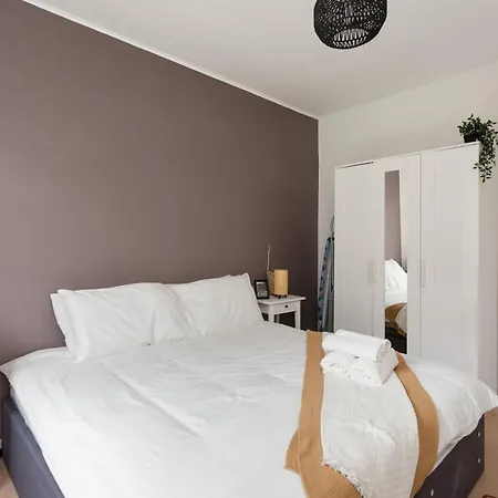 Stunning 2 Bed Free Parking *