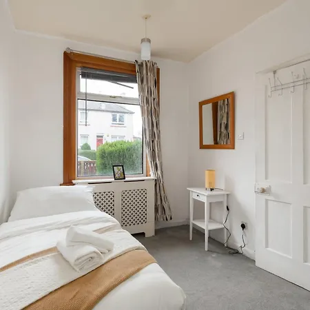 Stunning 2 Bed Free Parking *