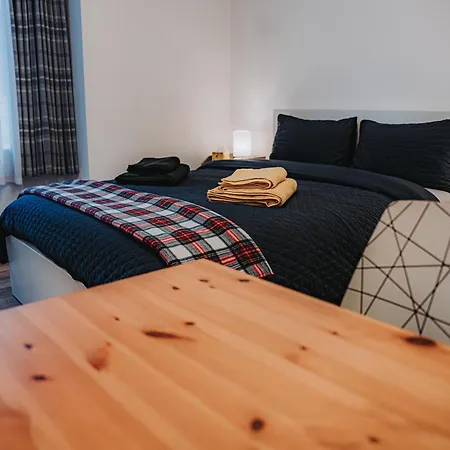 Large Bedroom, Close To Airport And Centre