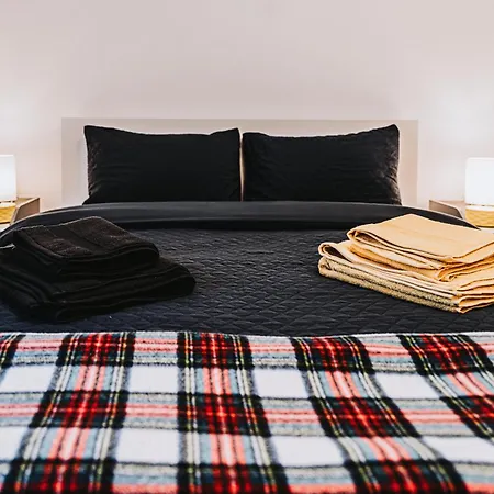 Large Bedroom, Close To Airport And Centre Séjour chez l'habitant *