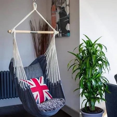 4bdr Beautifully Modernised Accommodation- If You Want To Book, Please Contact On Wh-ats-app - 0034-635-520-036 !!!! Apartment