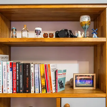 Large Bedroom, Close To Airport And Centre