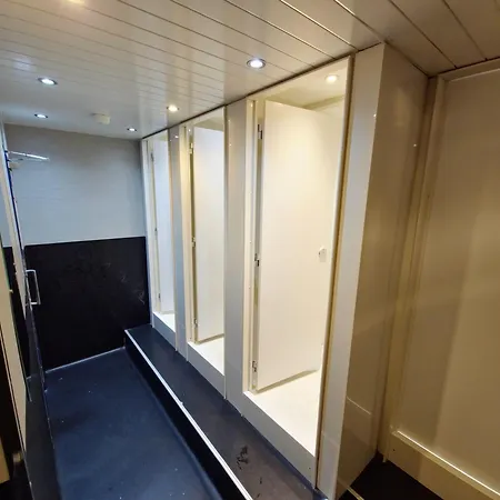 Backpackers - Over 18s Only