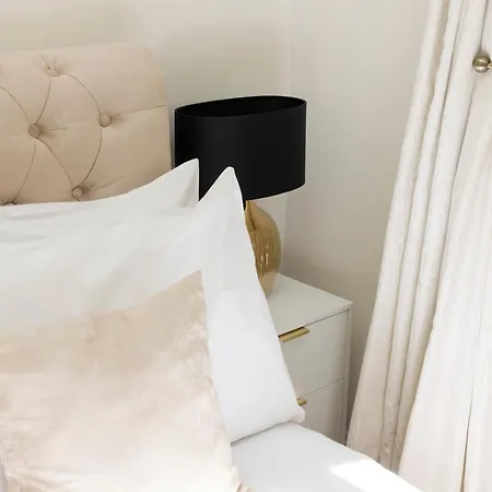 Apartment City Centre Modern Flat For 2 Adults And 1 Child
