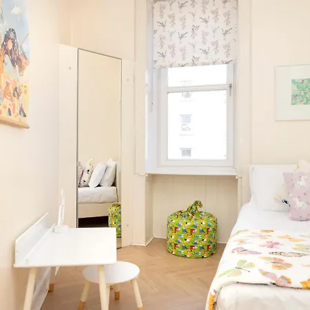 Apartment City Centre Modern Flat For 2 Adults And 1 Child