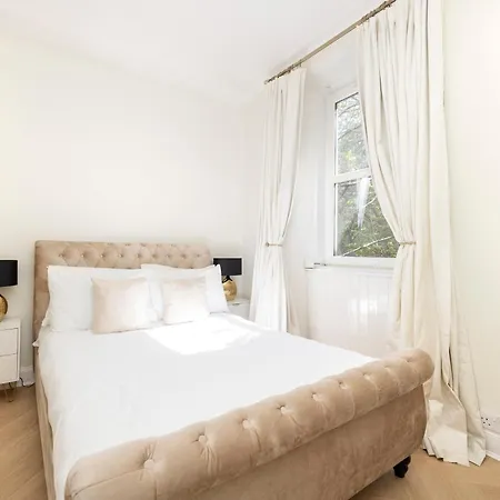 Apartment City Centre Modern Flat For 2 Adults And 1 Child