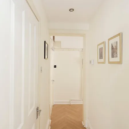 City Centre Modern Flat For 2 Adults And 1 Child Apartment